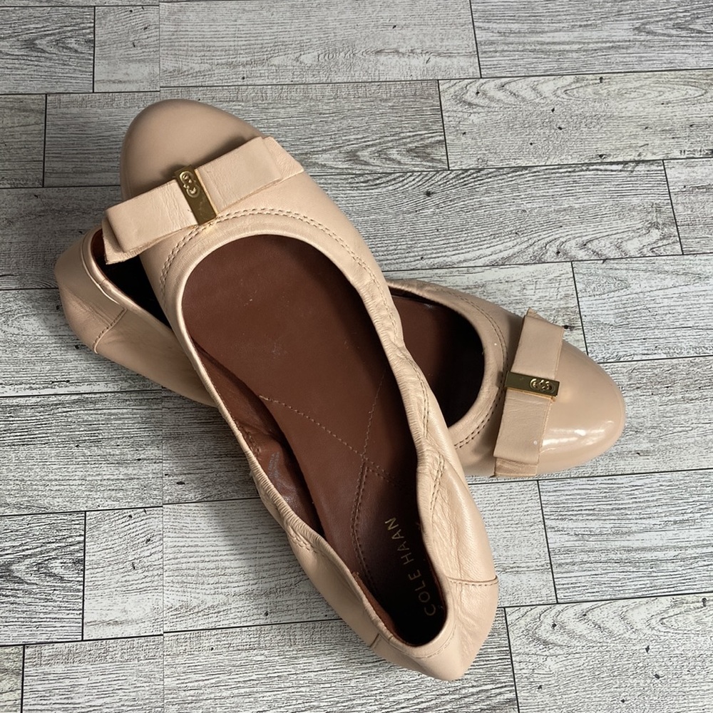 COLE HAAN FLAT SHOES SIZE 8 B